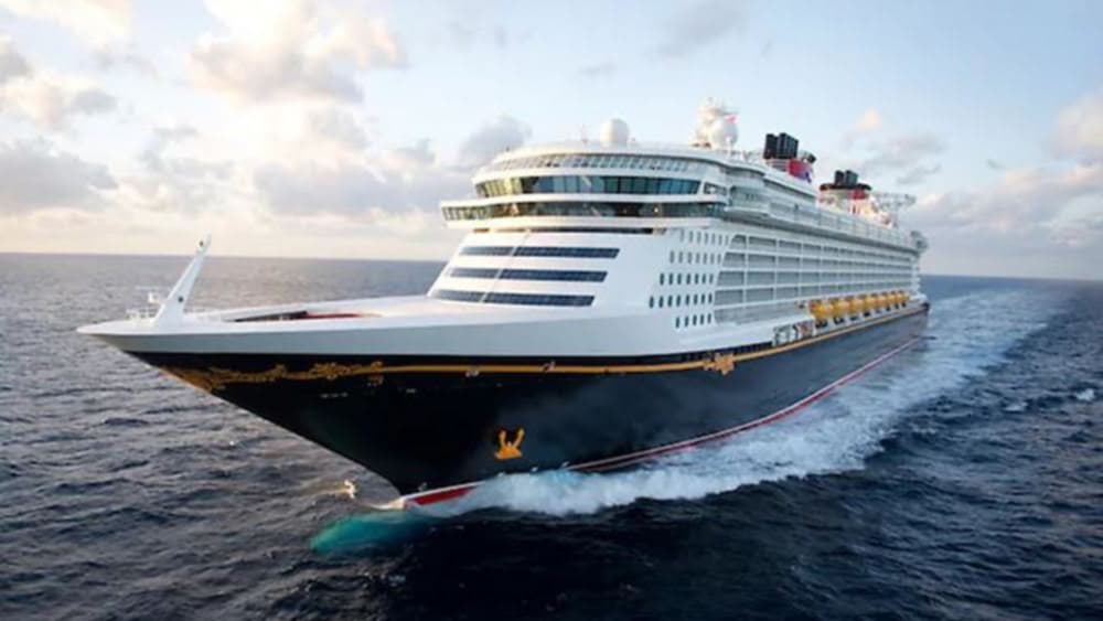 Dad Jumps Overboard to Rescue Four Year Old Daughter on Disney Dream